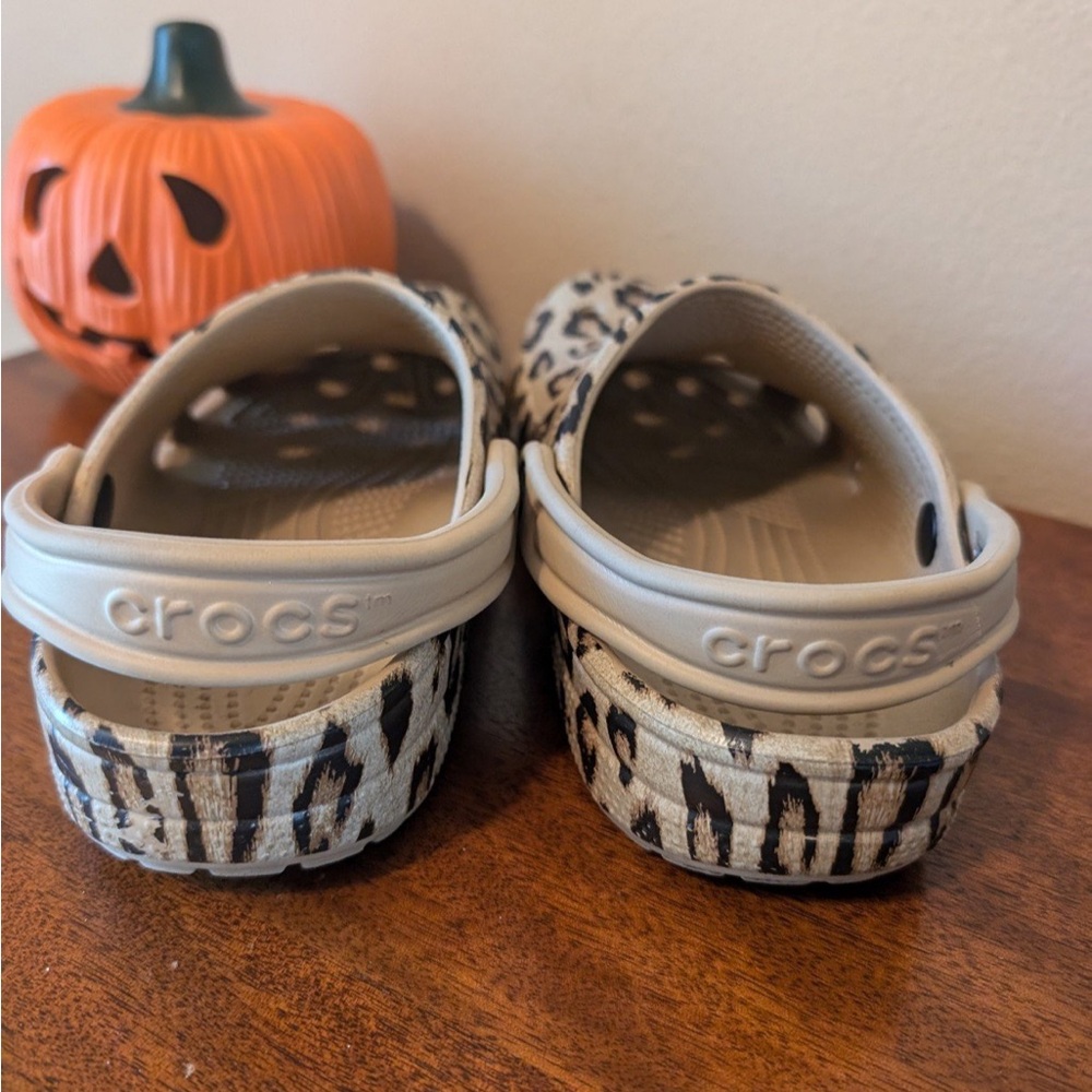 Leopard crocs